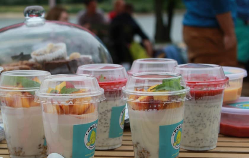 Jogurt z nasionami chia - catering dietetyczny Pomelo