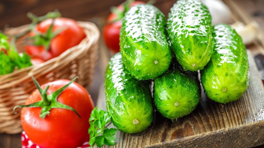 Ogórek z pomidorem – razem czy jednak osobno?