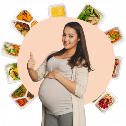 kobieta w ciąży zadowolona z diety cateringu dietetycznego Pomelo posiłki w pudełkach
